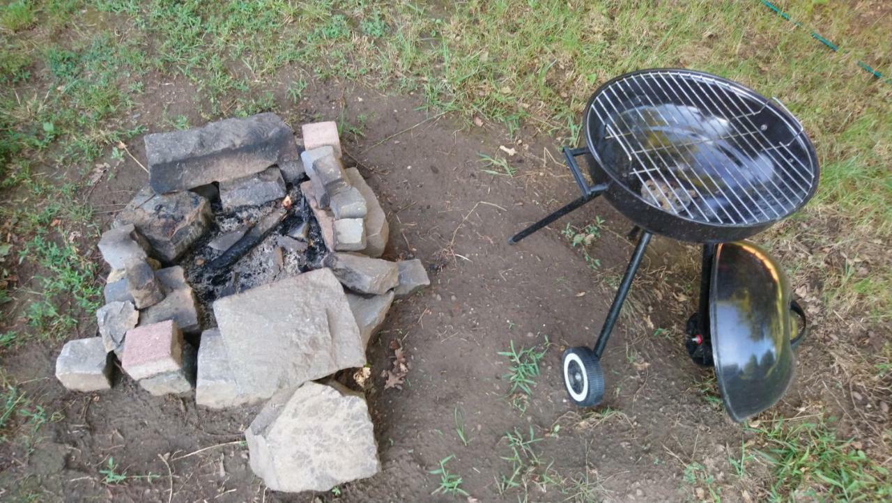 Gyuemoelcsoeskert Szallashely Debreţin Exterior foto